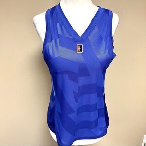 Nike dry fit sleeveless tennis shirt  size M
